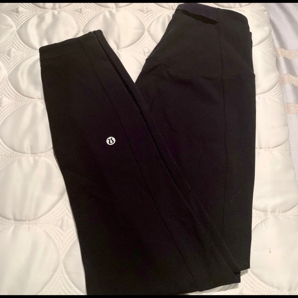 LULULEMON • leggings with mesh detail